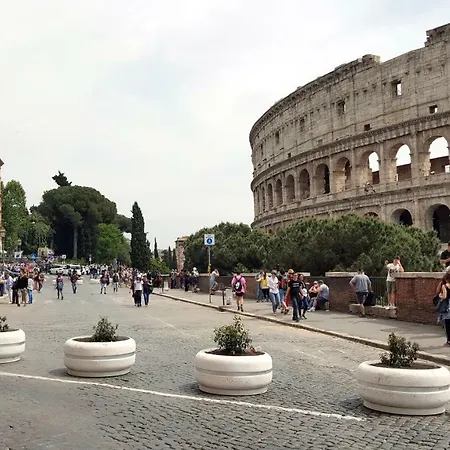 Guest Colosseo * Rom